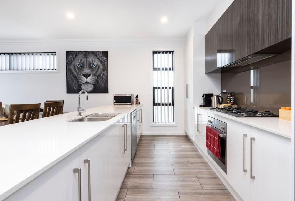 Luxury Home In Christies Beach With King Bed, Nbn, Netflix, 3Bed 2Bath מראה חיצוני תמונה